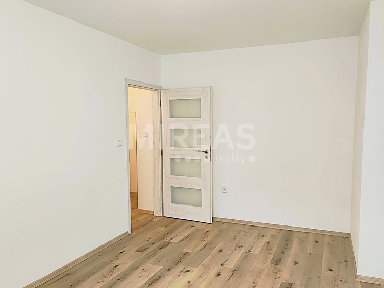 Pronájem bytu 2+kk, 49 m² (4 z 9)