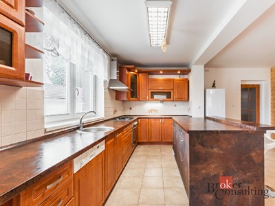 Haus zum Kauf, 240 m² (2 von 10)