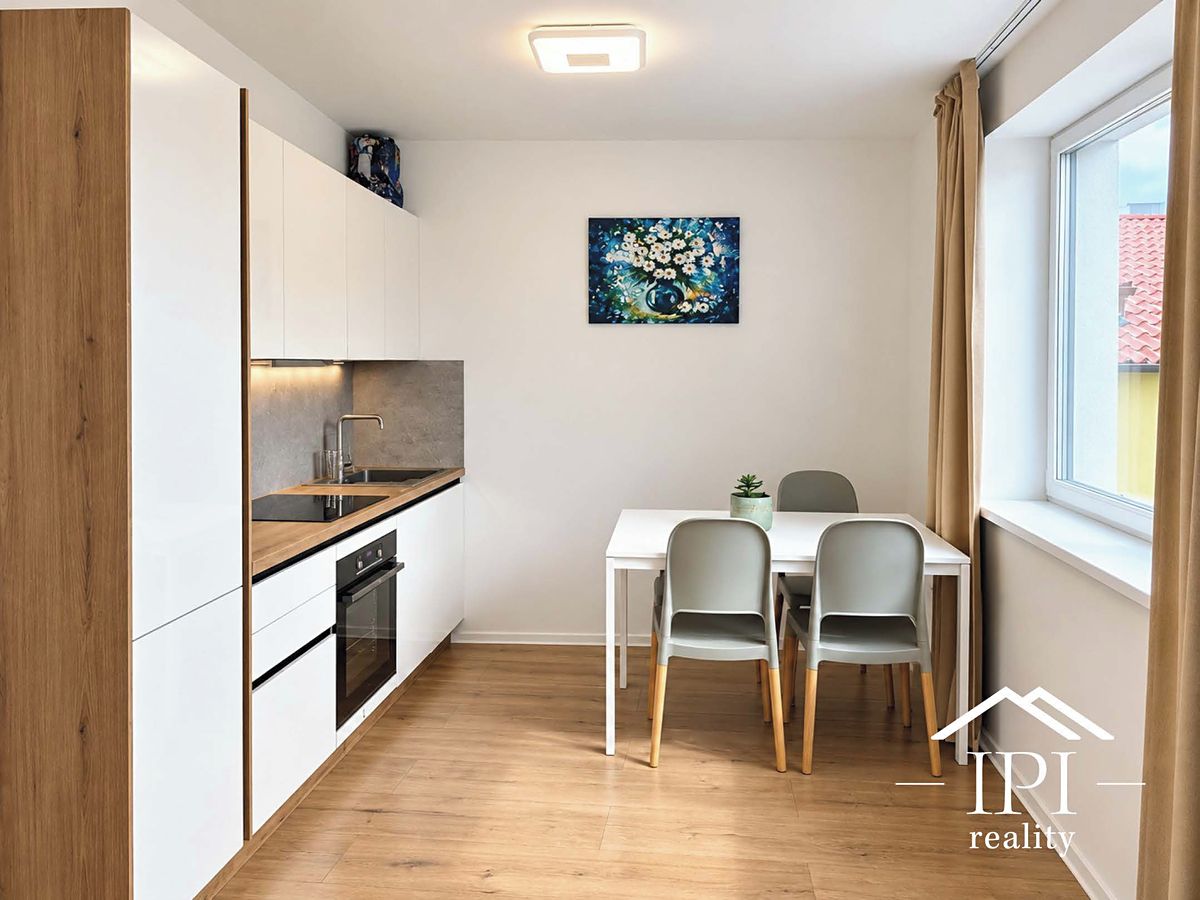 Pronájem bytu 1+kk 38 m², Praha – fotka 1 z 3
