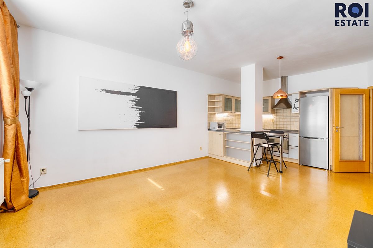 Pronájem bytu 2+kk 56 m² – fotografie 3