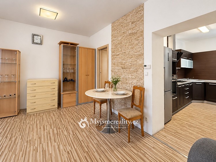 Pronájem bytu 2+1, 52 m² (10 z 15)