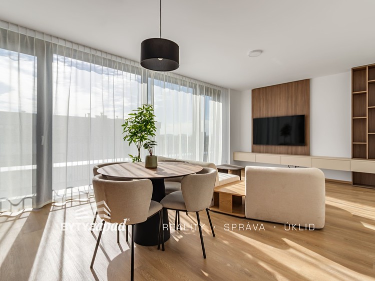 Pronájem bytu 2+kk, 54 m² (5 z 15)