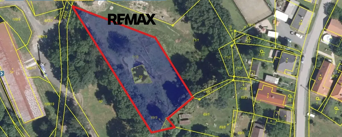 Prodej stavebního pozemku 2004 m²