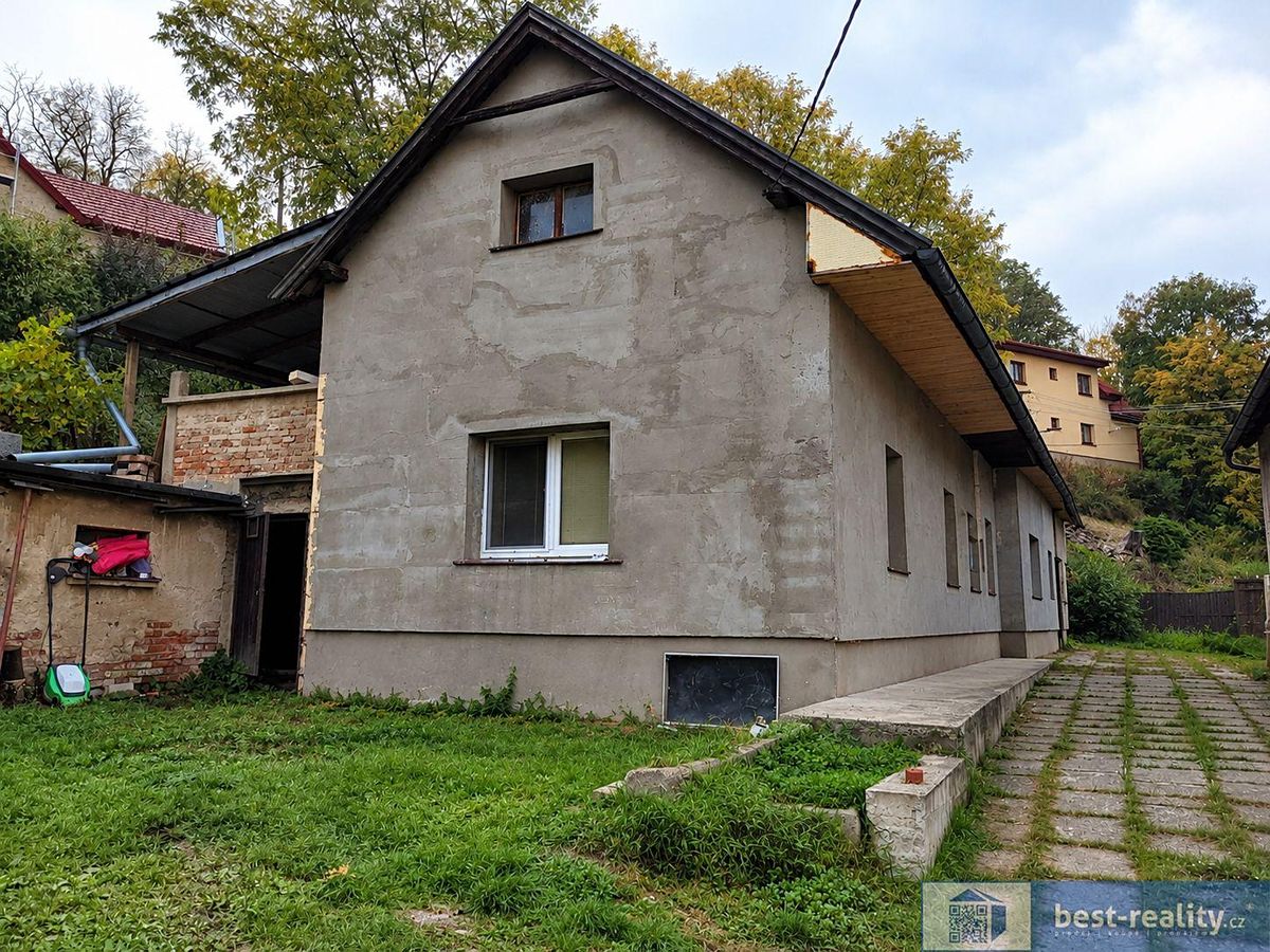 Prodej rodinného domu 118 m², pozemek 735 m², Všetaty – fotka 1 z 3