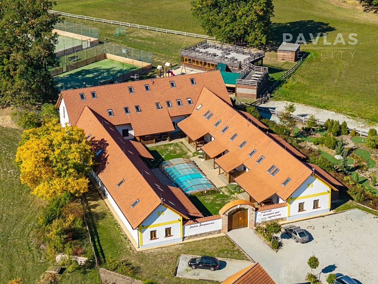 Prodej komerčního prostoru, 1 805 m² (1 z 37)