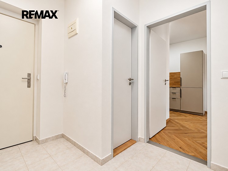 Pronájem bytu 2+kk, 38 m² (10 z 20)