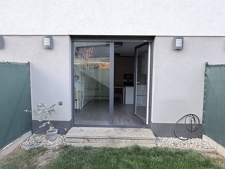 Pronájem bytu 1+kk, 31 m² (6 z 12)