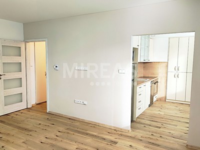 Pronájem bytu 2+kk, 49 m² (2 z 9)