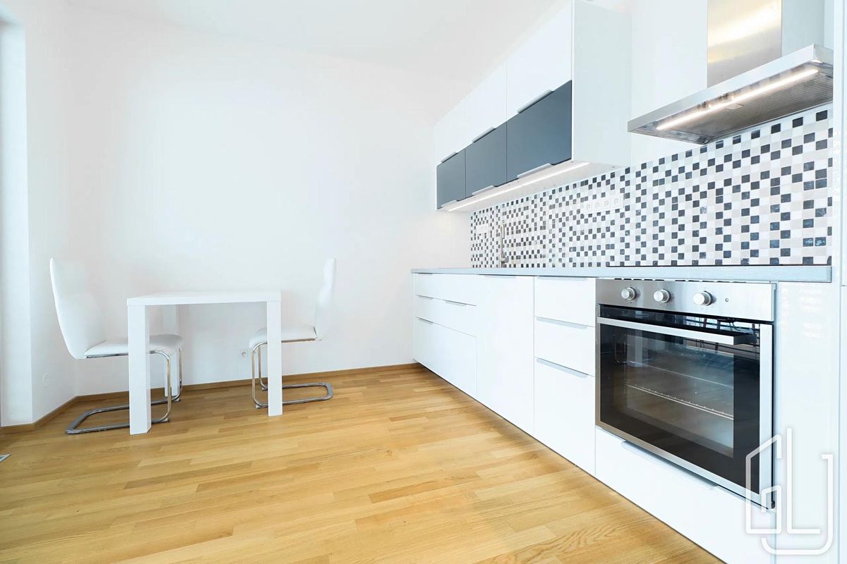 Pronájem bytu 1+kk 38 m²