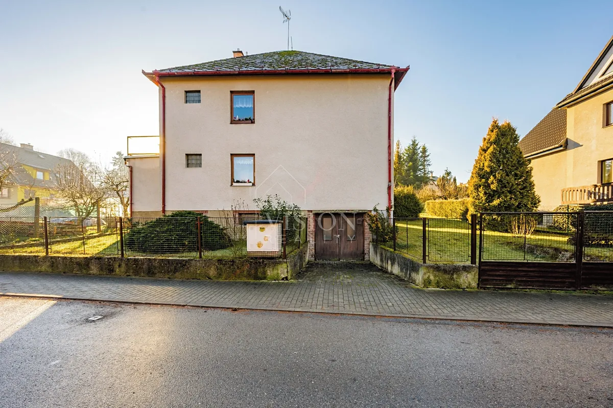 Prodej rodinného domu 310 m², pozemek 863 m²