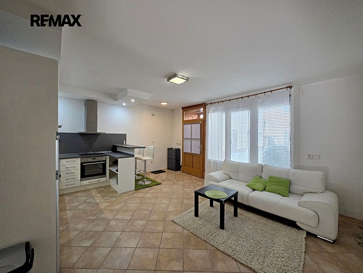 Pronájem bytu 2+kk, 51 m² (4 z 11)