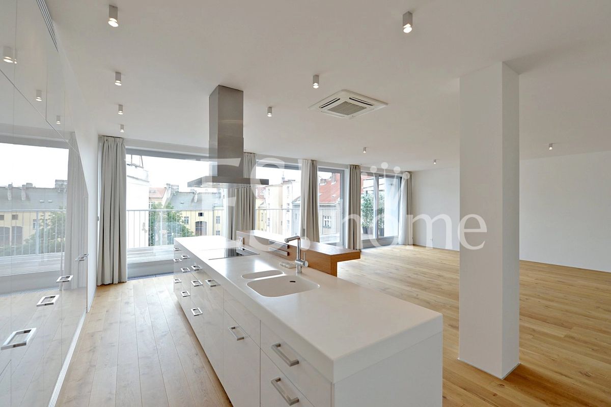 Pronájem bytu 4+kk 229 m²