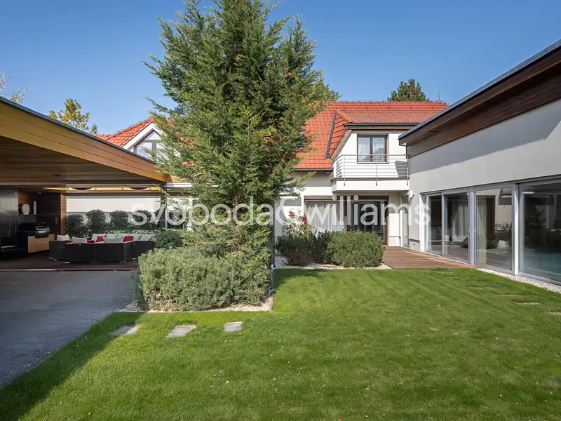Prodej rodinného domu 347 m², pozemek 1037 m², Blansko – náhled fotky 1