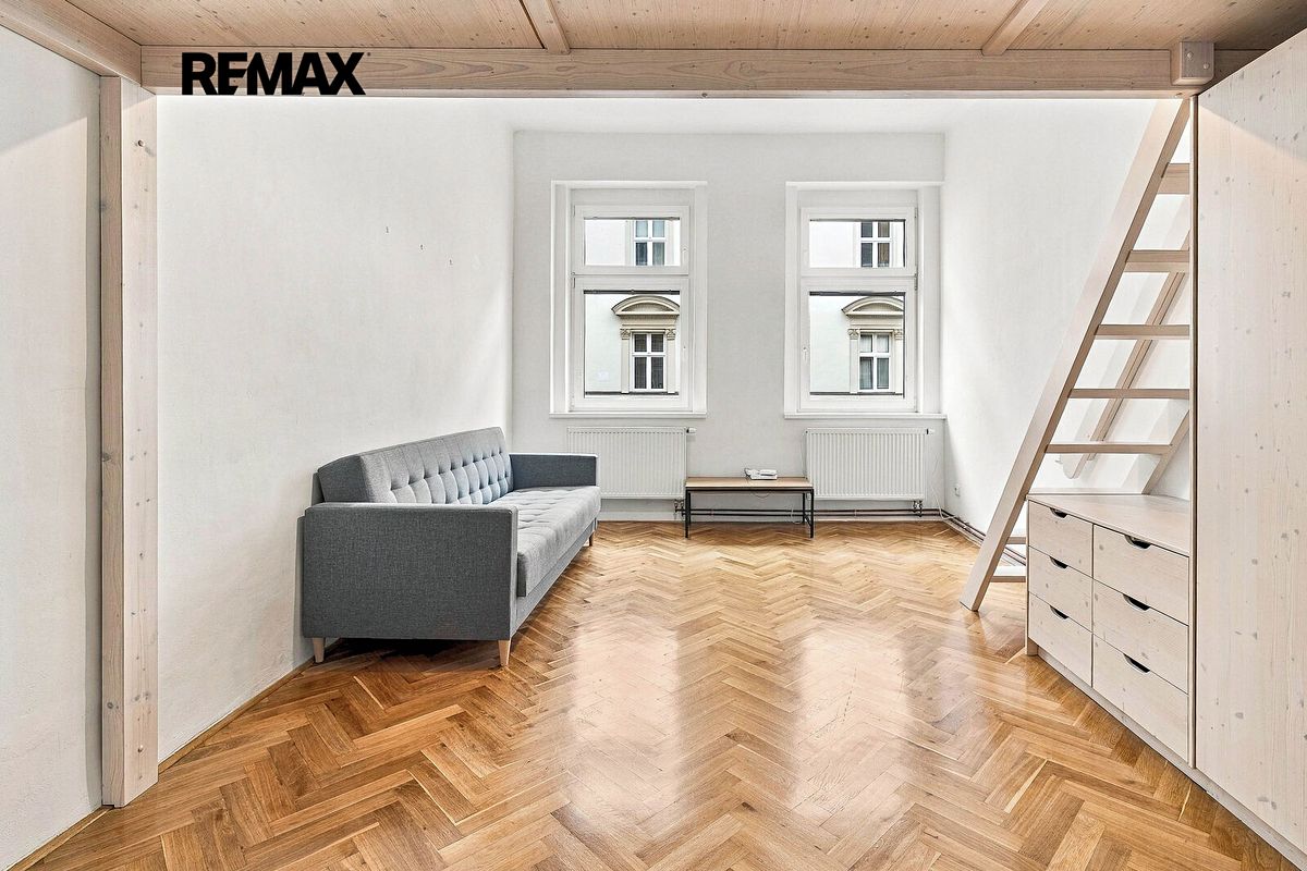 Pronájem bytu 1+1 37 m²