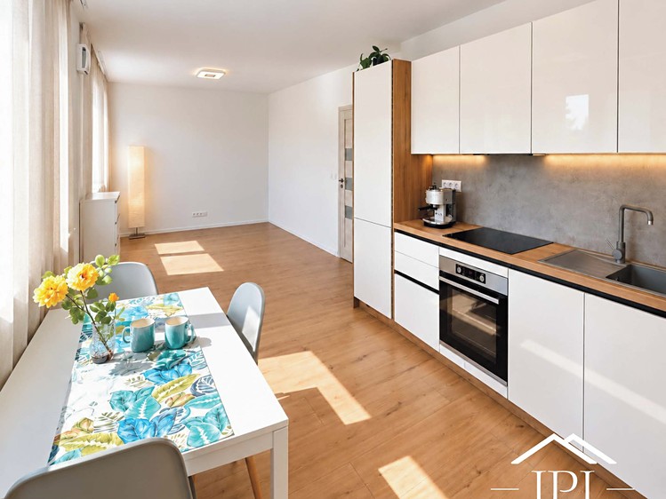 Pronájem bytu 1+kk, 38 m² (4 z 15)