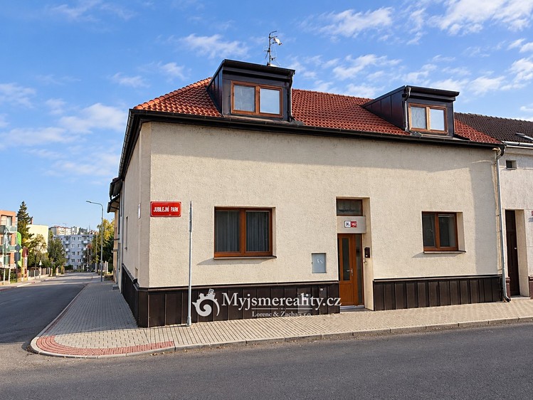 Pronájem bytu 2+1, 52 m² (1 z 15)