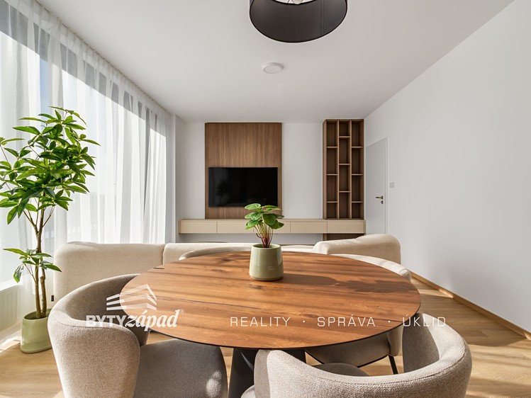 Pronájem bytu 2+kk, 54 m² (4 z 15)