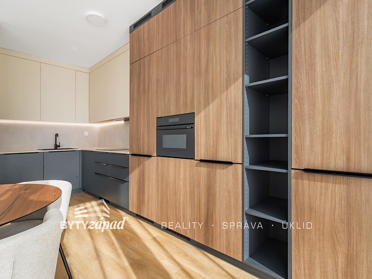 Pronájem bytu 2+kk, 54 m² (7 z 15)