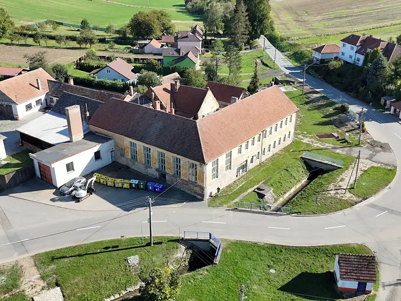 Prodej činžovního domu 1100 m², Nemochovice – náhled fotky 3