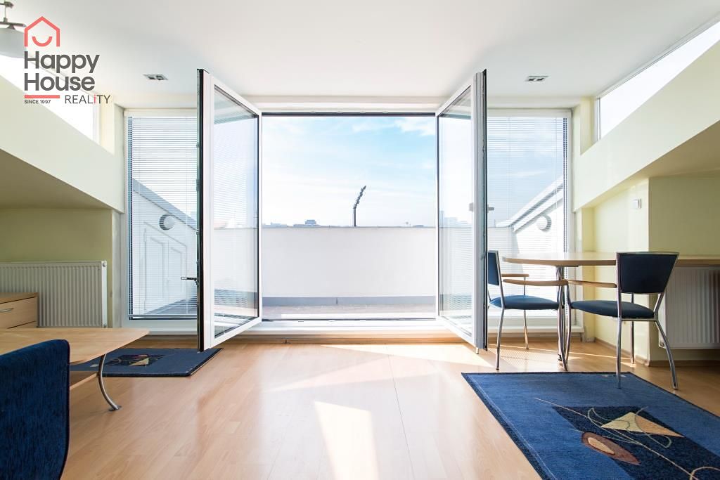 Pronájem bytu 2+kk 63 m² – fotografie 3