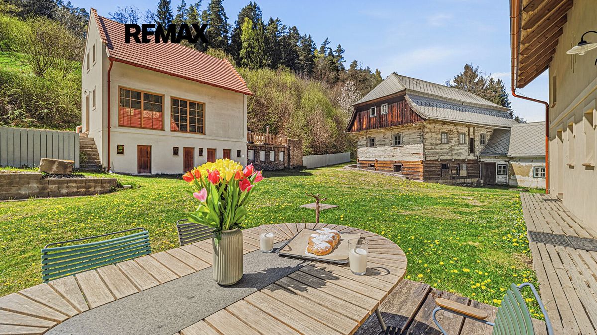 Prodej rodinného domu 563 m², pozemek 73897 m², Mukařov – fotka 1 z 3