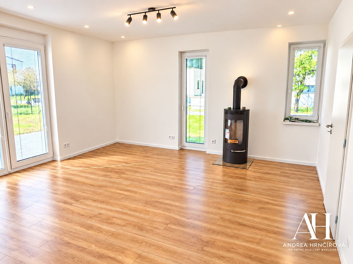Pronájem rodinného domu 87 m², pozemek 200 m², Horoušany – fotka 1 z 3