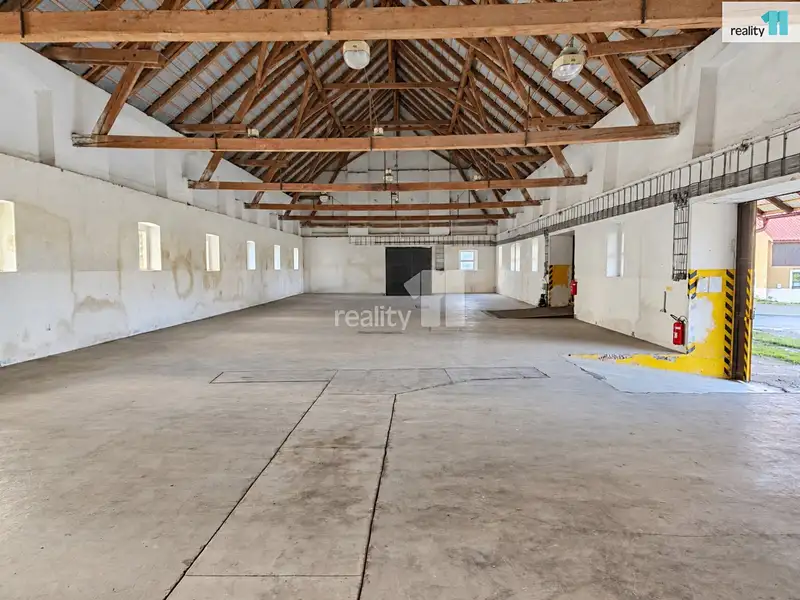 Pronájem skladového prostoru 410 m², Smidary – náhled fotky 1