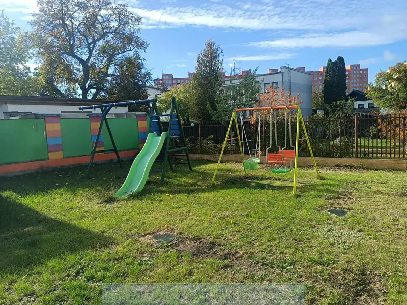 Pronájem rodinného domu 210 m², pozemek 300 m², Praha – náhled fotky 1