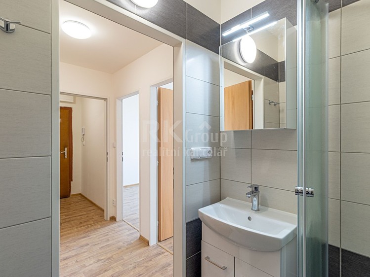 Pronájem bytu 2+kk, 32 m² (3 z 10)