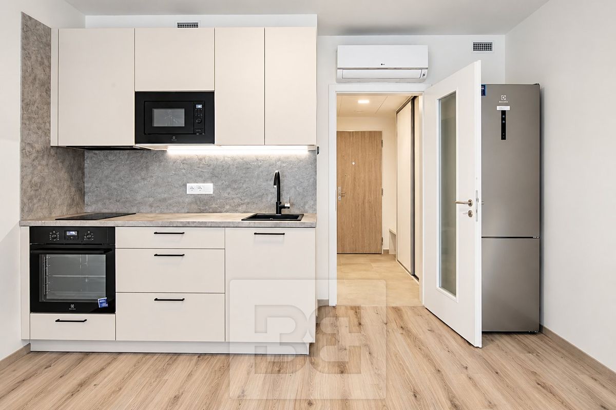 Pronájem bytu 1+kk 32 m² – fotografie 2