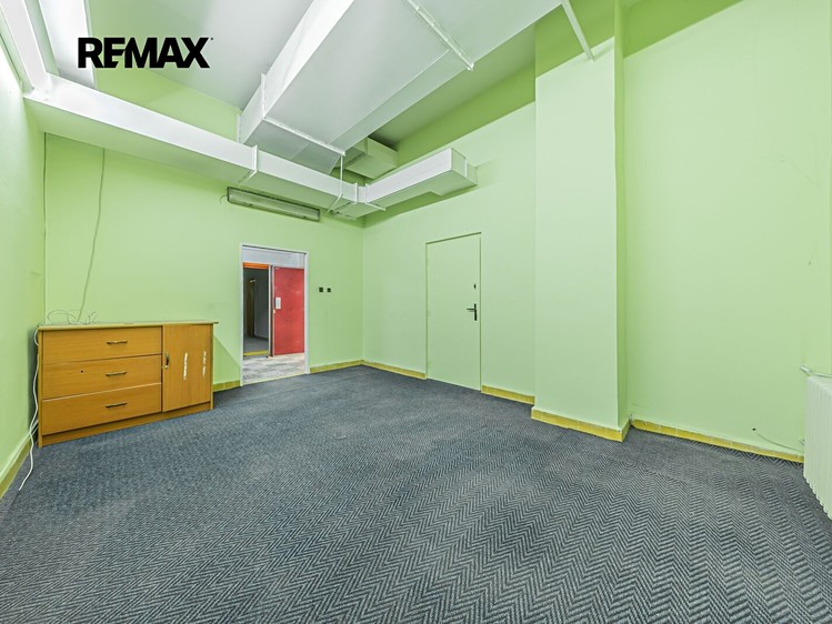 Pronájem komerčního prostoru, 1 366 m² (20 z 31)