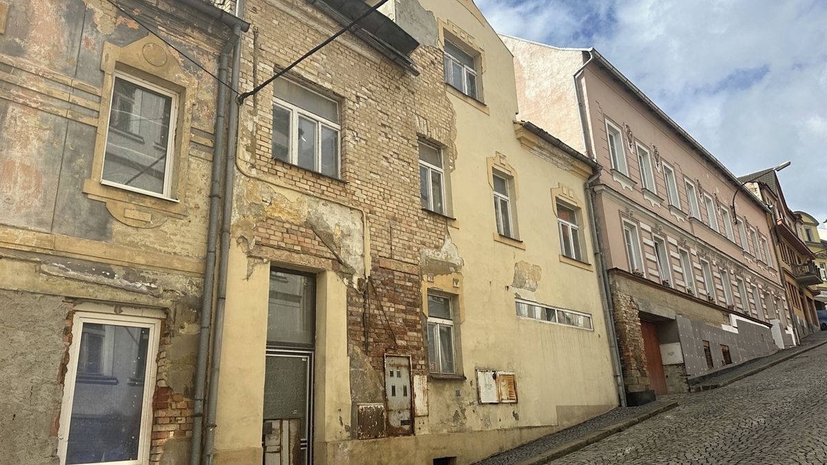 Dražba rodinného domu 150 m², pozemek 167 m², Luby – fotka 1 z 3
