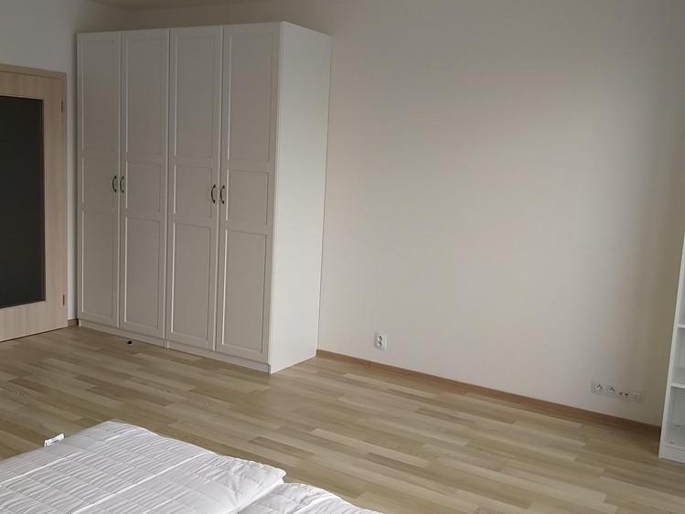 Квартира 1+kk в оренду, 34 м² (6 з 10)
