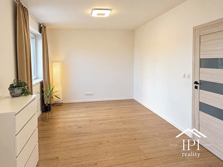 Pronájem bytu 1+kk, 38 m² (3 z 15)