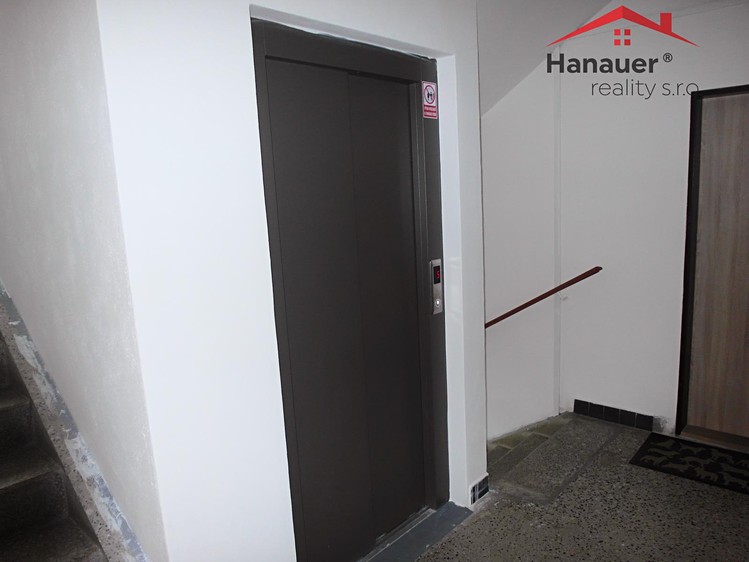 Pronájem bytu 2+kk, 40 m² (17 z 18)