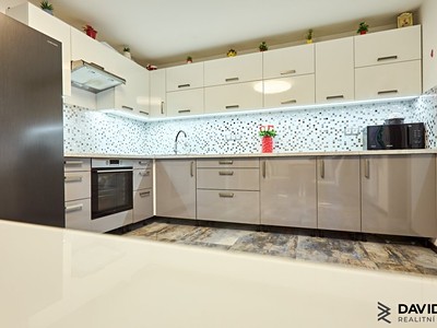 Prodej domu, 185 m² (2 z 24)