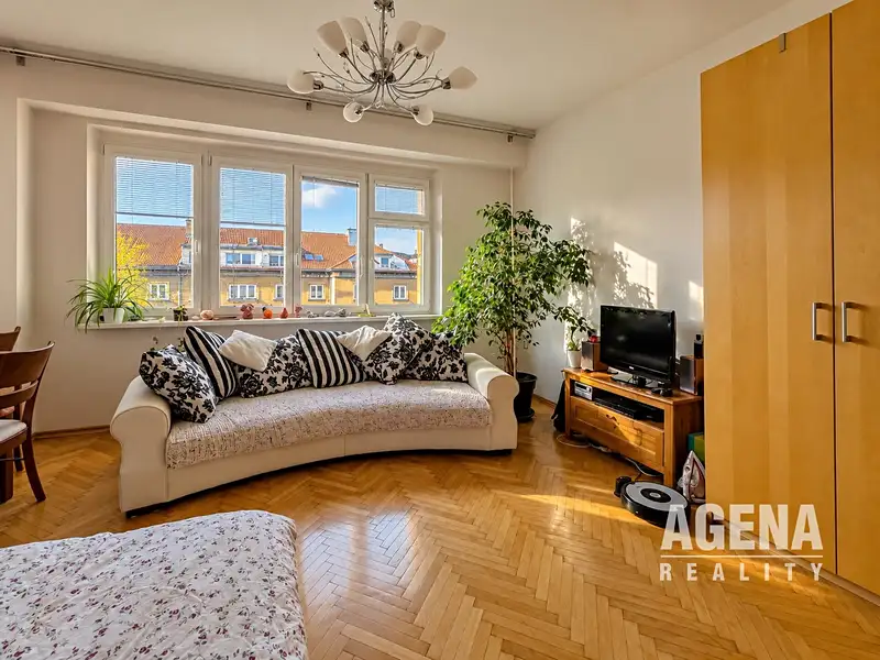 Prodej bytu 3+1 80 m², Praha – náhled fotky 1