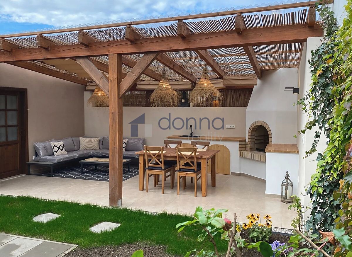 Pronájem rodinného domu 183 m², pozemek 305 m² – fotografie 2