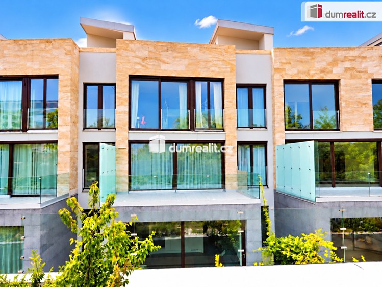 Prodej domu, 280 m² (2 z 48)