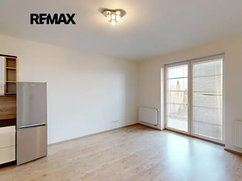 Pronájem bytu 1+kk 38 m², Holubice – náhled fotky 1
