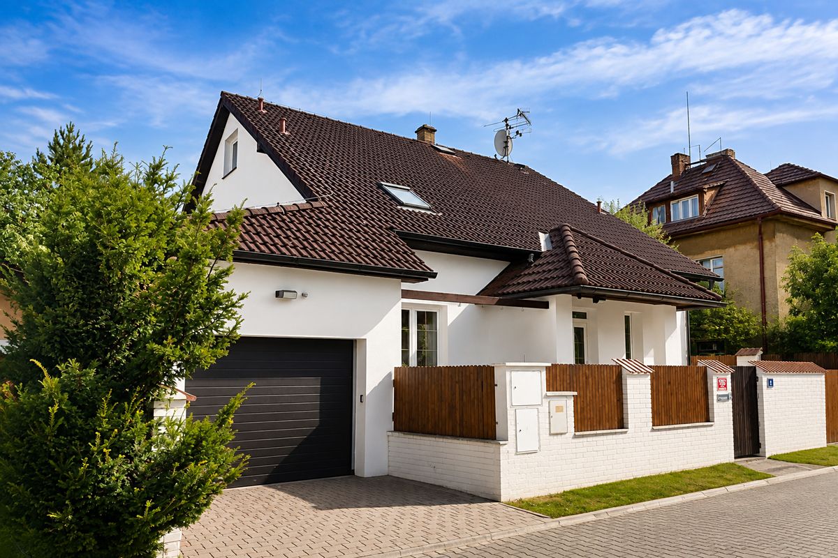 Prodej rodinného domu 300 m², pozemek 444 m², Praha – fotka 1 z 3