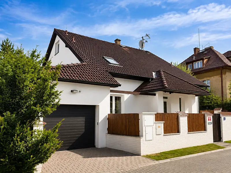 Prodej rodinného domu 300 m², pozemek 444 m², Praha – náhled fotky 1