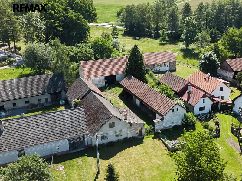 Prodej rodinného domu 425 m², pozemek 2111 m², Zlátenka – náhled fotky 2