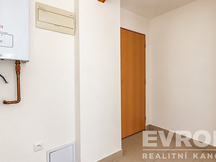 Квартира 1+kk в оренду, 28 м² (5 з 7)