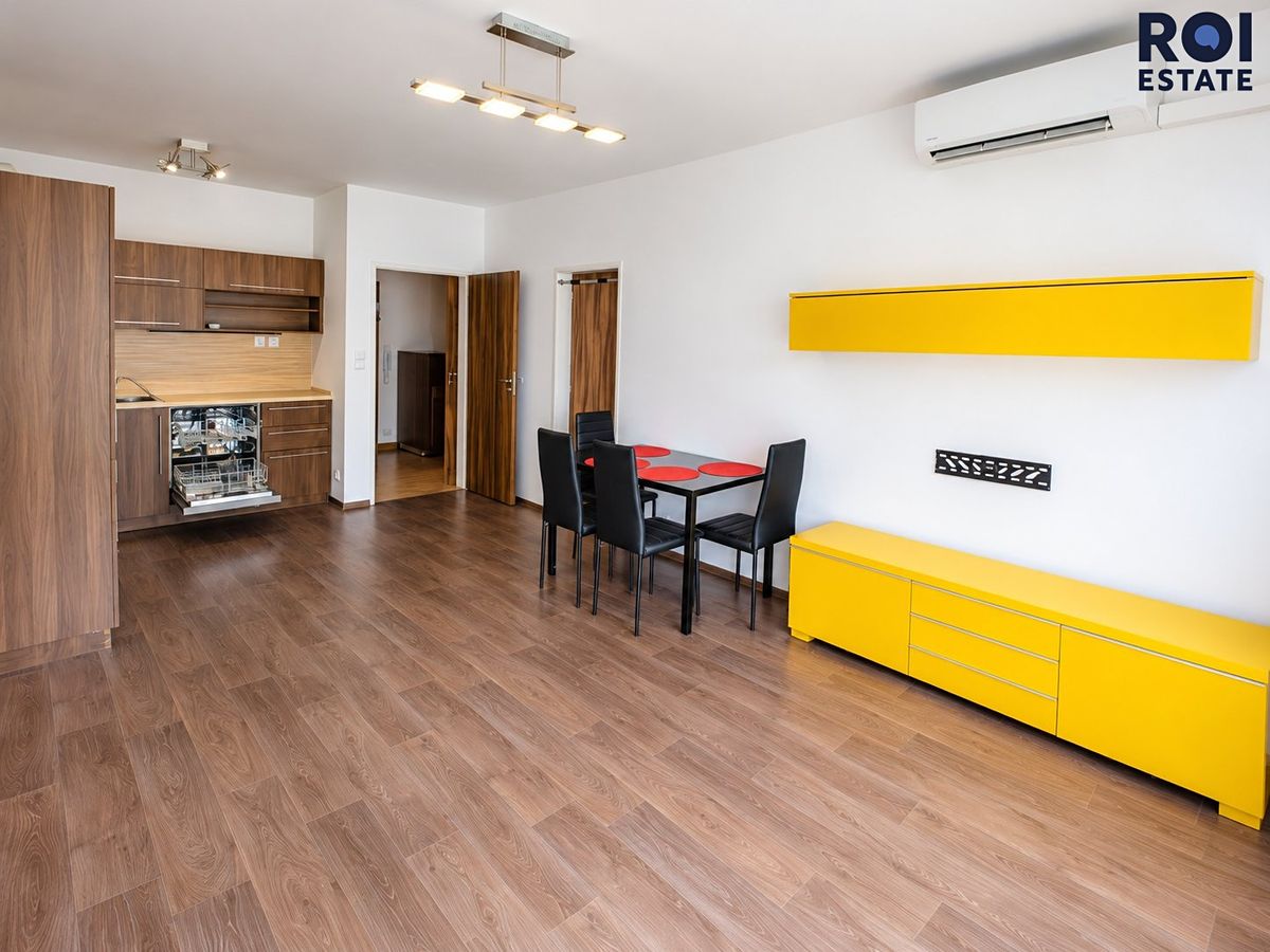 Pronájem bytu 2+kk 48 m² – fotografie 2