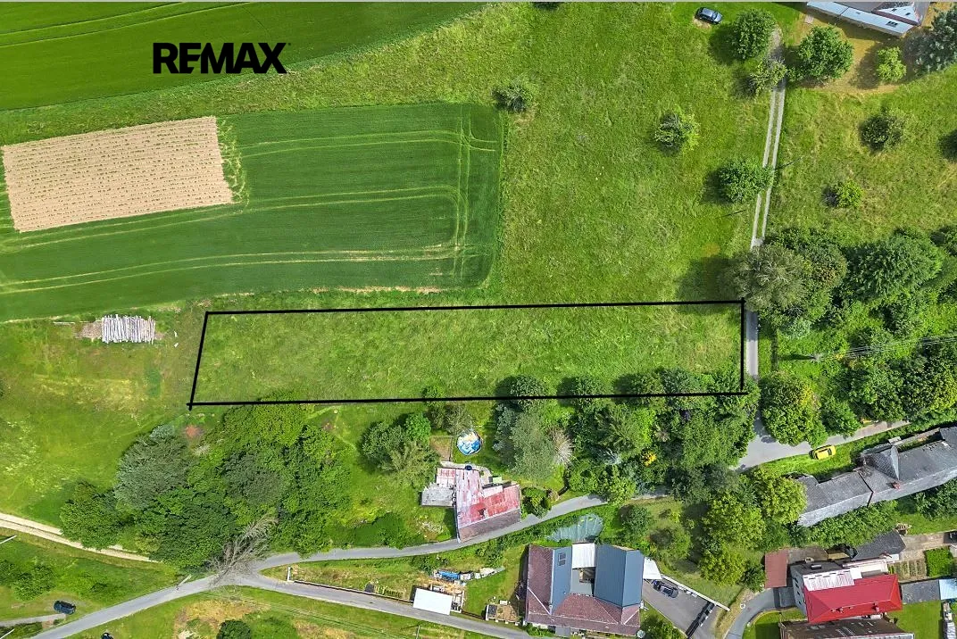 Prodej stavebního pozemku 2001 m²
