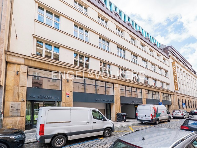 Комерційне приміщення в оренду, 1 650 м² (1 з 15)