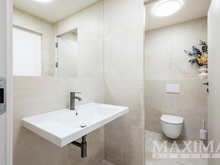 Prodej komerčního prostoru, 53 m² (7 z 20)
