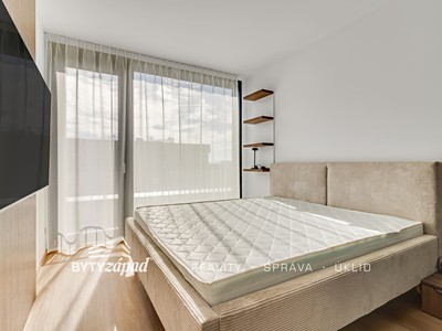 Pronájem bytu 2+kk, 54 m² (2 z 15)