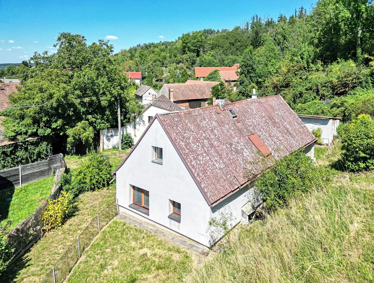 Prodej rodinného domu 87 m², pozemek 7779 m²